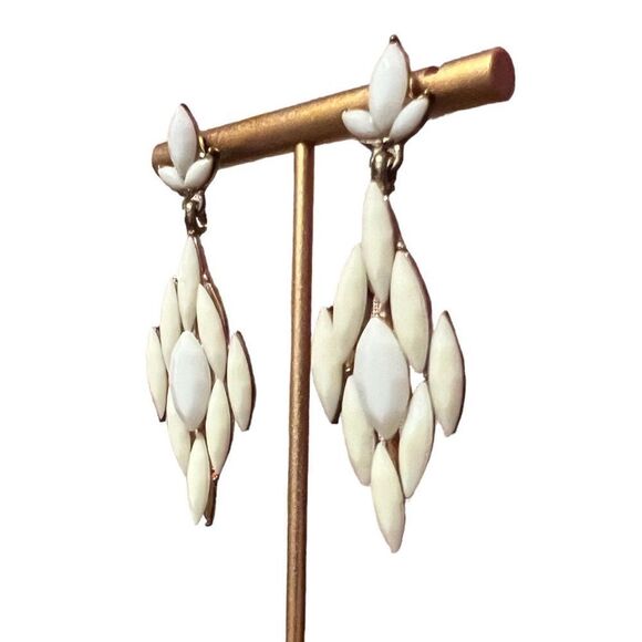 🤯5/$20🤯 White And Cream Color Diamond Shaped Dangle Earrings - Picture 4 of 4